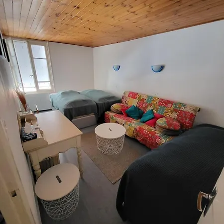 Petite Maison A La *